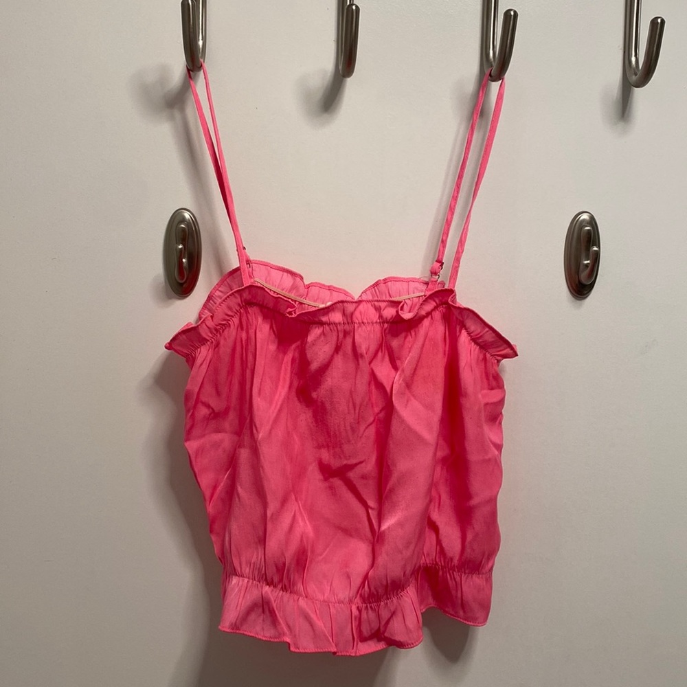Bubble gum pink, cropped, ruffle top